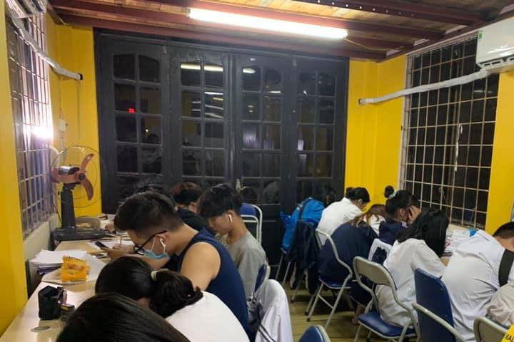 Học sinh nghiêm túc học tập tại Gia sư Thầy Quang