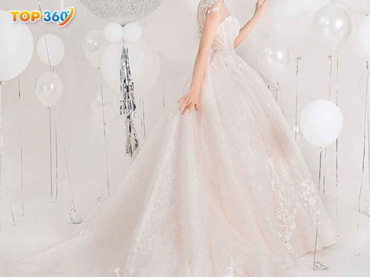 Mẫu váy cưới thanh lịch tại Camile Bridal